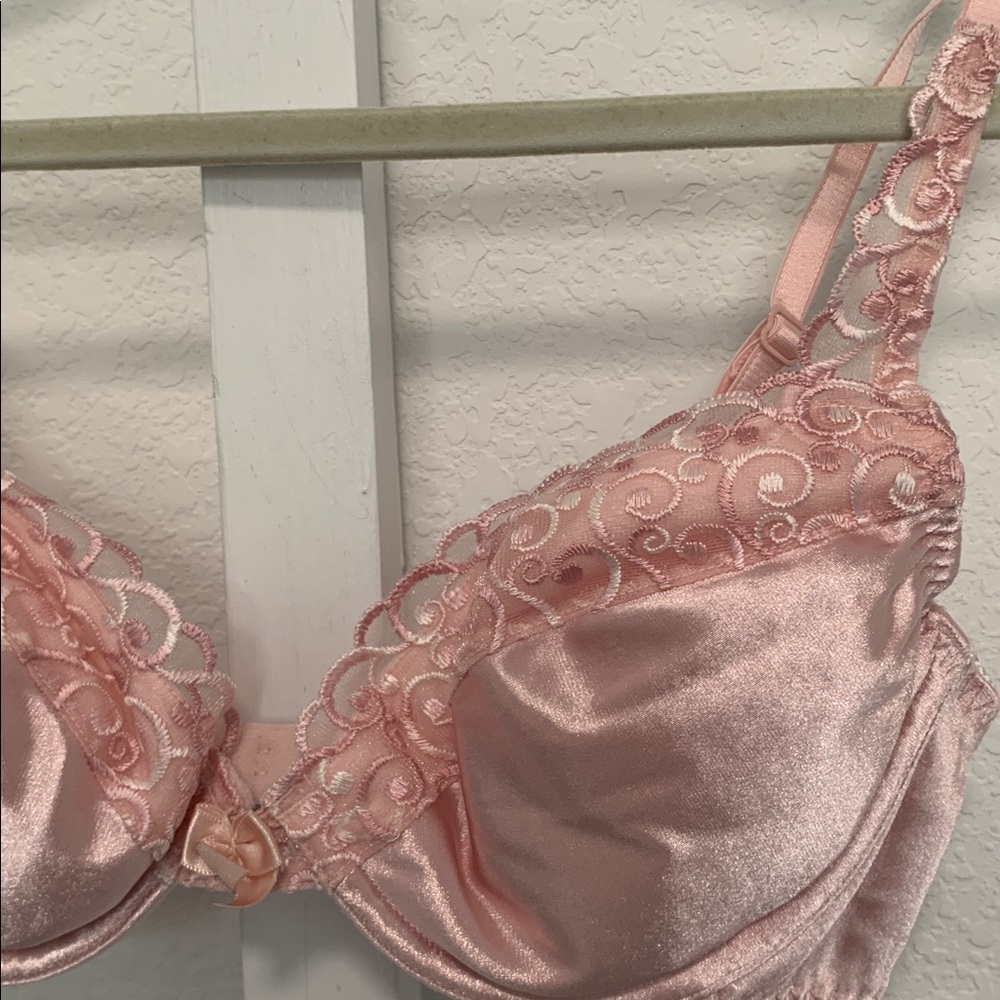Victoria’s Secret Pink Satin Lace Trim Bra - Picture 3 of 5